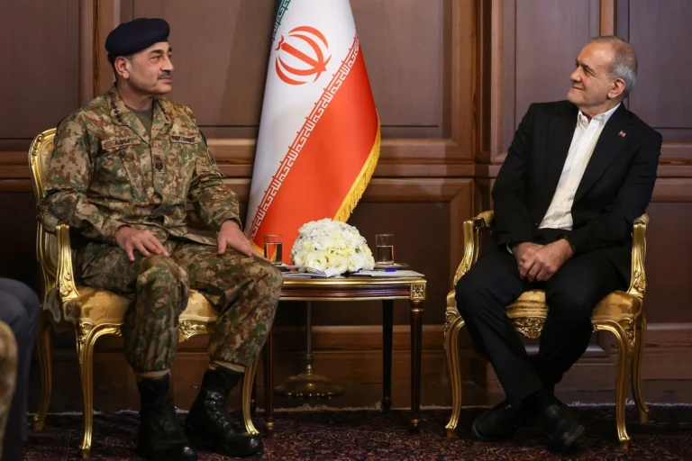 Presidente iraní agradece la labor de Pakistán en las negociaciones para el cese al fuego